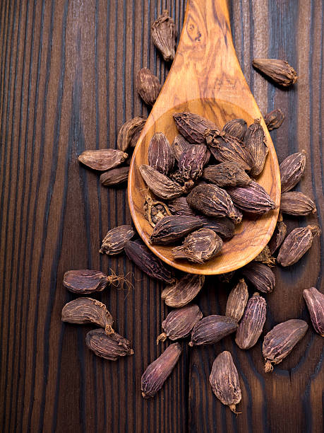 Premium Bari Elaichi (Black Cardamom) – Bold & Aromatic Flavor